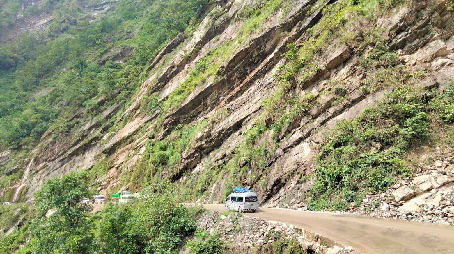 बेनी–जोमसोम सडकखण्ड दैनिक ६ घण्टा बन्द
